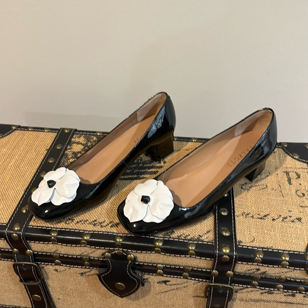 Talbots patent leather pump with ivory flower!